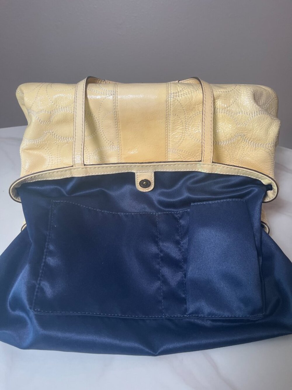Coach Signature Stitched Pale Yellow Patent Leather Kisslock Carryall F19215 - Picture 16 of 16